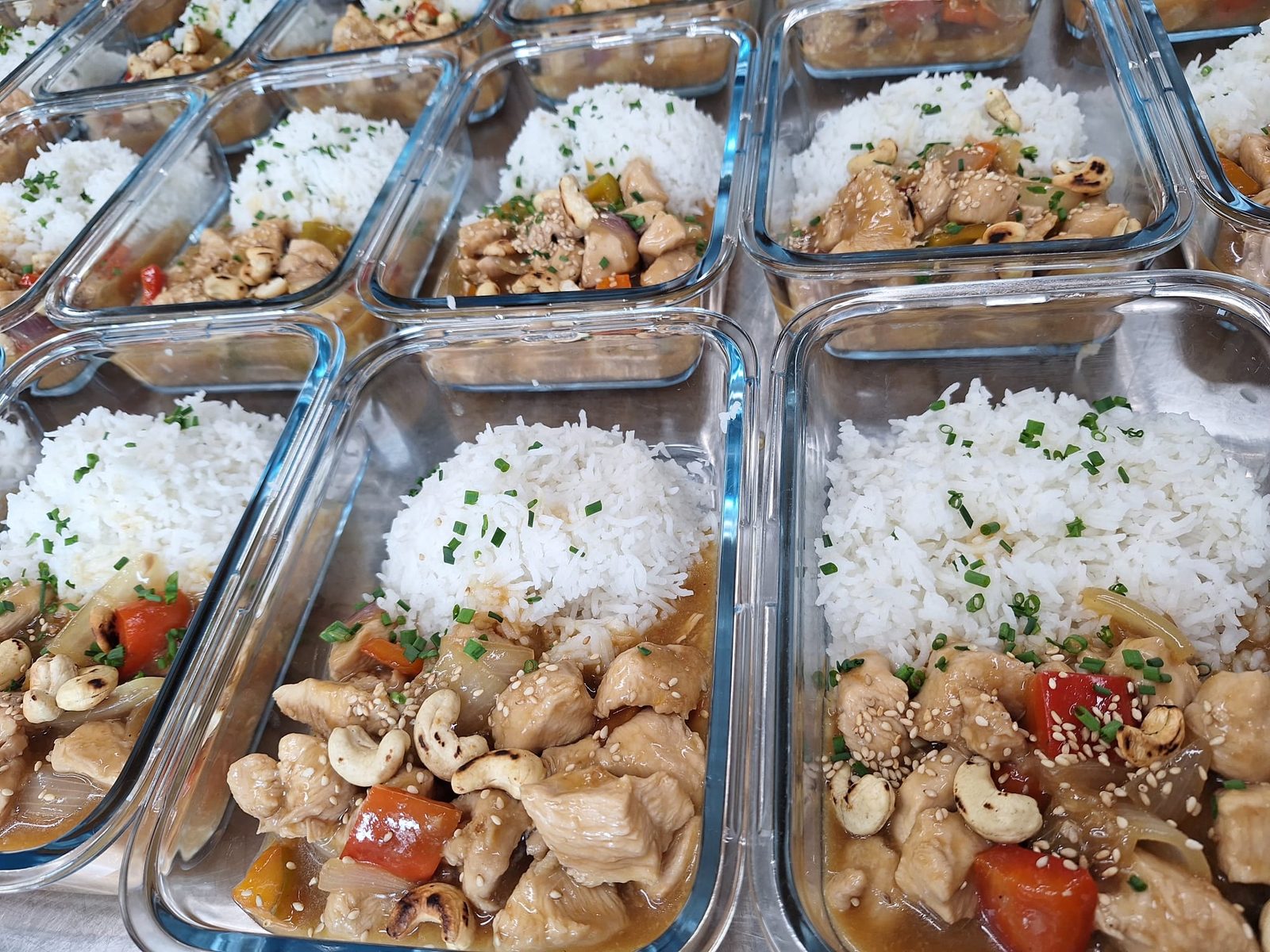 Asiatisches H&auml;hnchen mit Reis und Cashews