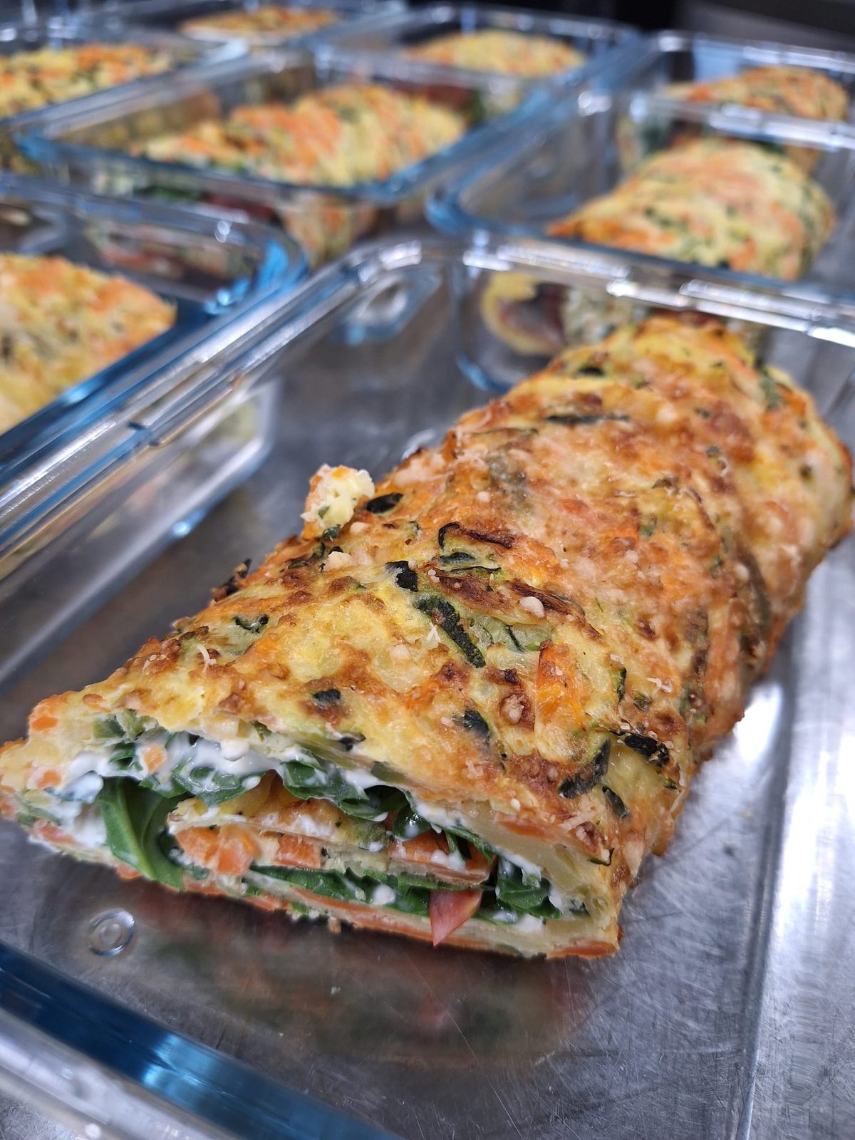 Frittata mit Spinat und Karotten in Glasbeh&auml;lter