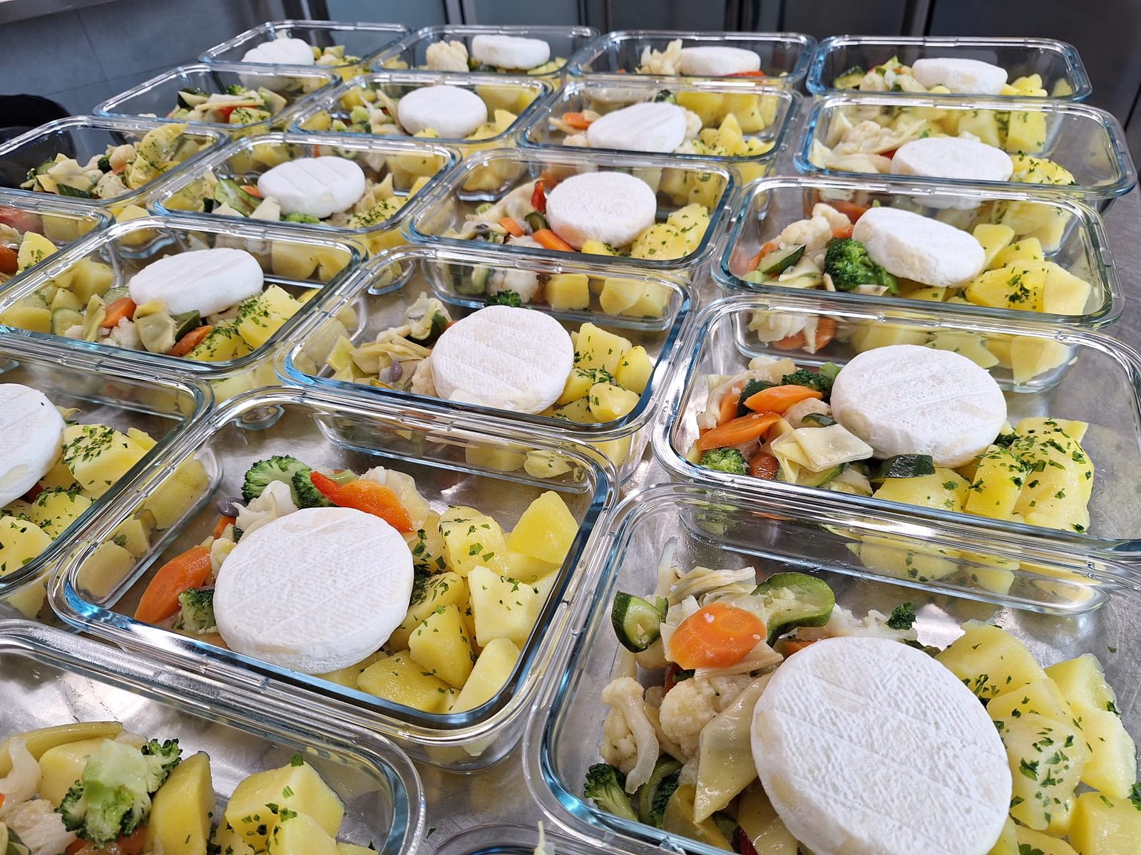 Mischgem&uuml;se mit Ziegenk&auml;se